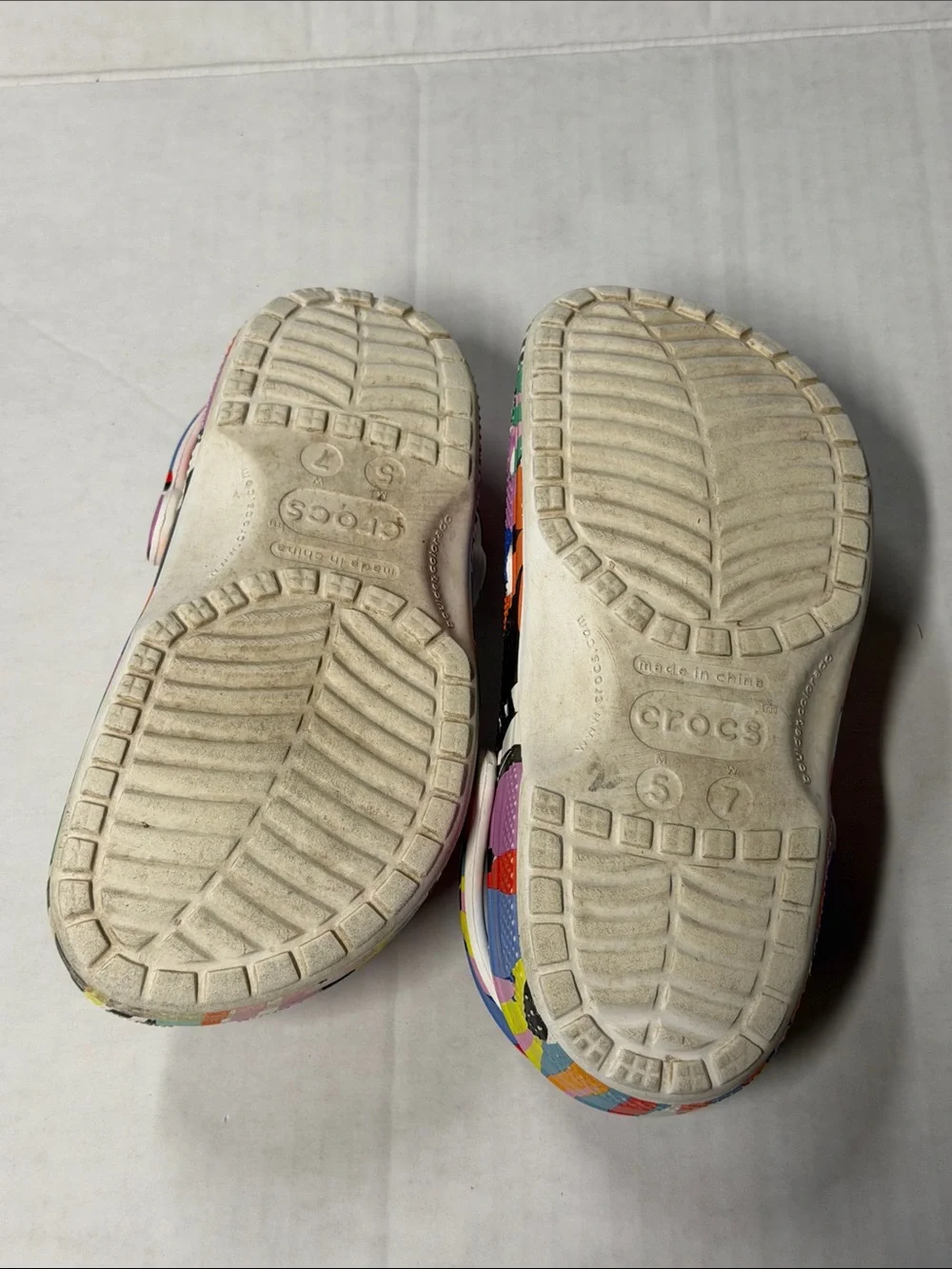 Crocs Multicolor Graphic Clogs – Men’s 5 / Women’s 7